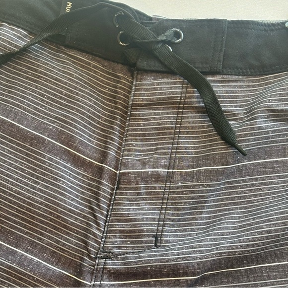 HURLEY Boys Black Striped Swim Shorts Board Shorts Size 16 28” Inseam 9” NWT - Picture 12 of 15